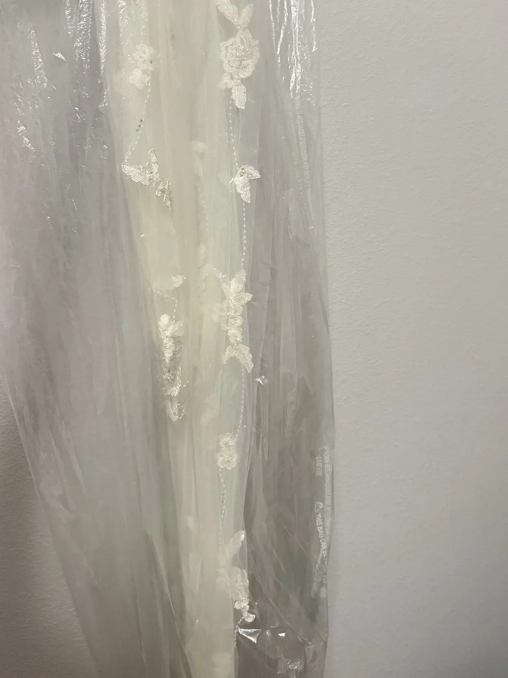 Floral Appliqué Beaded Scalloped Cathedral Bridal Veil - Ivory